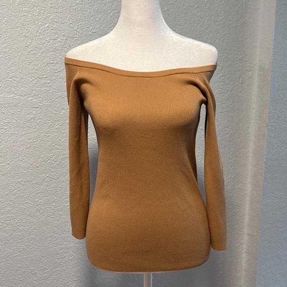 Michael Kors off shoulder Top - Picture 4 of 9